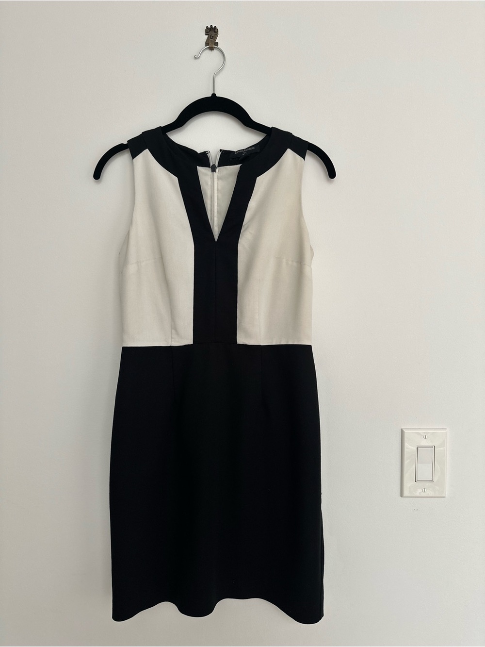 Banana Republic Black and White V-Neck Sheath Dress
